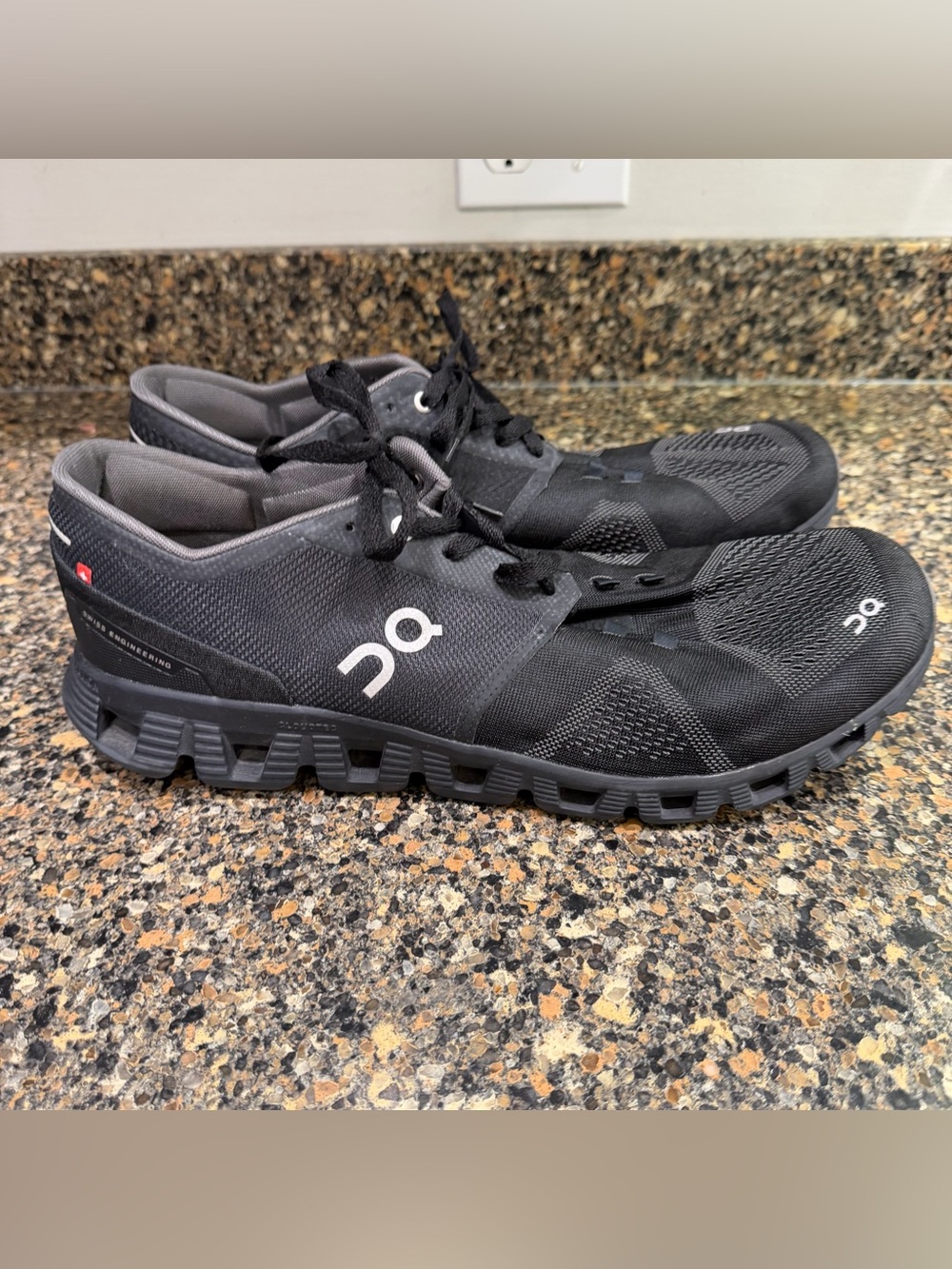On Running Men's Black Athletic Cloud-Style Running Shoes size 14